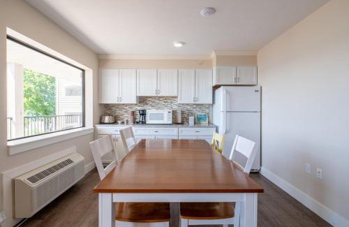 Traverse City Hotel | Kasa Gold Coast Inn Traverse City