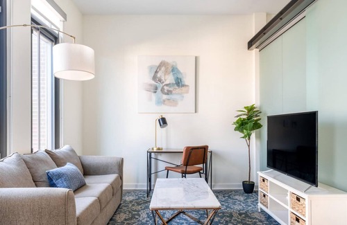 Del Ray Apartment | Kasa | Inviting Studio + Work Friendly | Alexandria