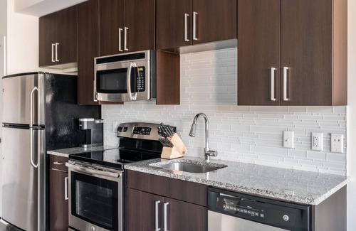 Del Ray Apartment | Kasa | Inviting Studio + Work Friendly | Alexandria