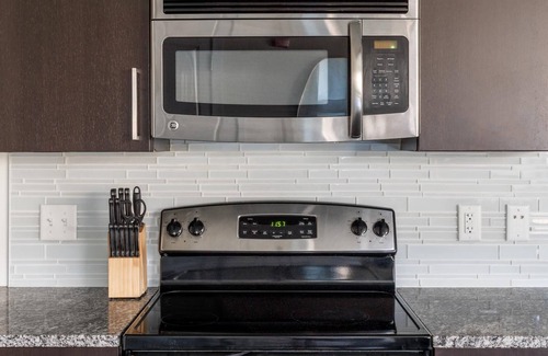 Del Ray Apartment | Kasa | Inviting Studio + Work Friendly | Alexandria