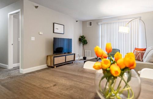 Northeast South Bend Apartment | Kasa | Minutes to Notre Dame | South Bend