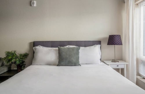 Prospect Park Apartment | Kasa | Perfect for Studying or Catching a College Game | Minneapolis