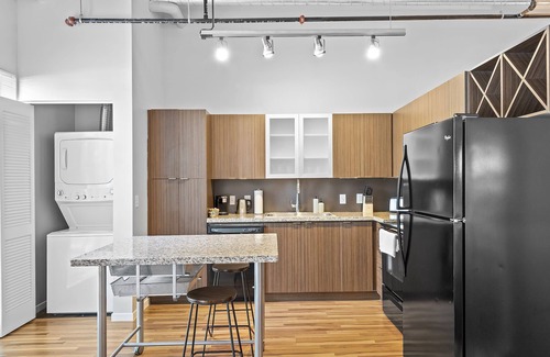 South Side Flats Apartment | Kasa | Spacious SouthSide Works Studio | Pittsburgh