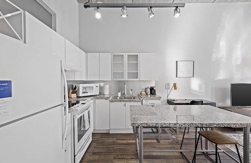 South Side Flats Apartment | Kasa | Spacious SouthSide Works Studio | Pittsburgh