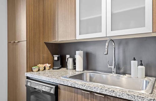 South Side Flats Apartment | Kasa | Spacious SouthSide Works Studio | Pittsburgh