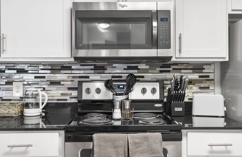 Delray Beach Apartment | Kasa | Stylish 1 BD + Near Golf Courses | Delray Beach