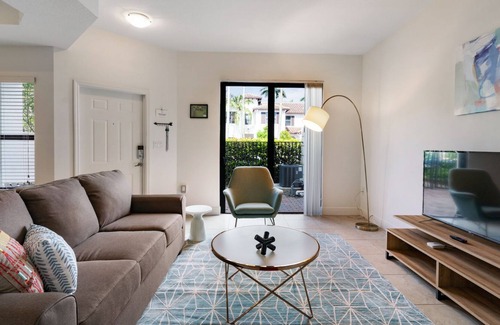 Davie Apartment | Kasa | Sunny Space Close to Shopping | Fort Lauderdale