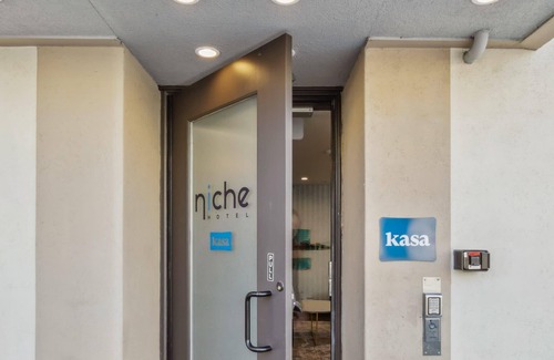 Centennial Apartment | Kasa The Niche | Cozy King, Downtown Redwood City