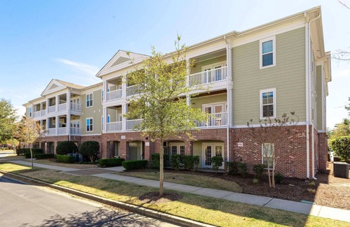 Wilmington Apartment | Kasa | Timeless 2BD | Wilmington
