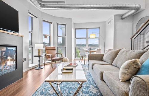 South Side Flats Apartment | Kasa | Within Walking Distance of Three Museums | Pittsburgh