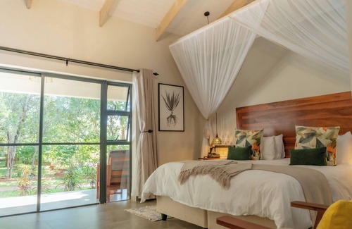 Victoria Falls Cabin | Kasambabezi Lodge