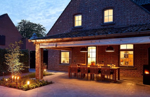 Baarlo House | Kasteelhoeve d'Erp - Luxurious holiday home surrounded by a moat