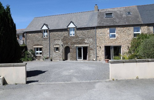 Saint-Meloir-des-Ondes Villa | Kastelluce 2