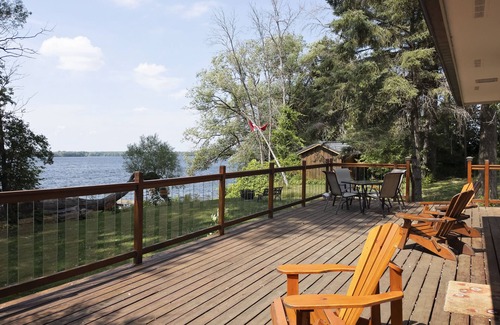 Bongard Cottage | Kat's Cradle Cottage in Prince Edward County. Waterfront on the Reach!