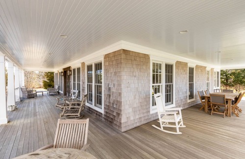 Edgartown House | Katama Escape - Short Stroll to Katama Bay + South Beach!