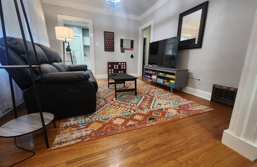 Terre Haute House | Katherine's Cozy Bungalow! No Check-out List! THREE bedroom with QUEEN beds!