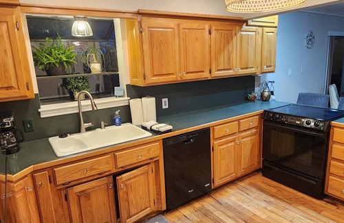 Mid America House | Katie's Waterfront Getaway nW/covered boat dock, gazebo and much more!n