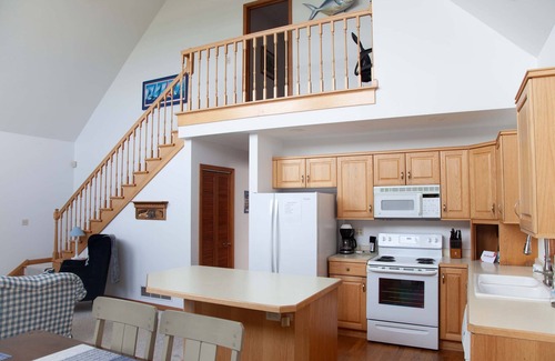 Geneva House | Katie’s Cottage Lakefront Stay w/Hot Tub & Kayaks
