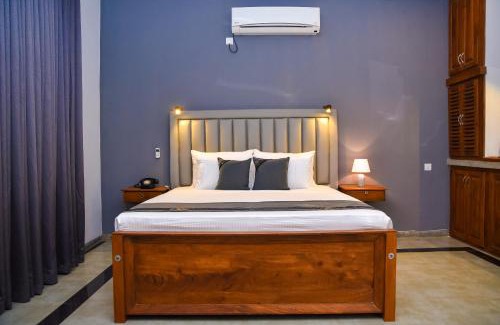 Katana Bed & Breakfast | Katunayake Tectona Grandis