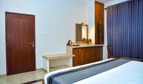 Katana Bed & Breakfast | Katunayake Tectona Grandis