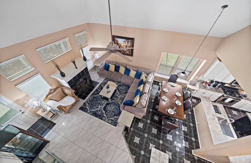 Barker House | Katy Getaway | Game Room | BBQ | Yard | Sleeps 16