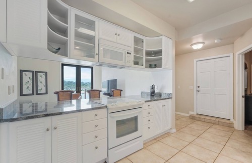 Lihue Apartment | Kauai Villa | A/C, Balcony & Beach Walks Trails