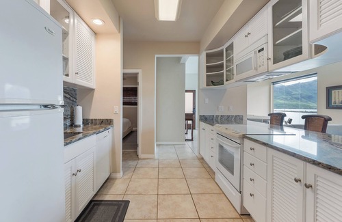 Lihue Apartment | Kauai Villa | A/C, Balcony & Beach Walks Trails