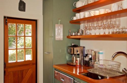 Taupo House | Kauawhi Lodge - Acacia Bay Holiday Home