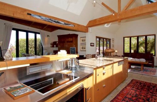 Taupo House | Kauawhi Lodge - Acacia Bay Holiday Home