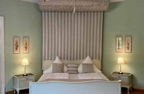 Lengefeld Bed & Breakfast | Kavaliershaus neben Schloss Rauenstein