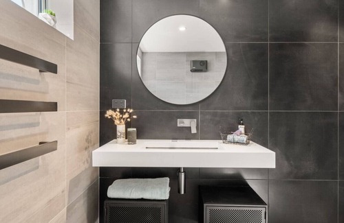 Frankton House | Kawarau Room With Lake Views