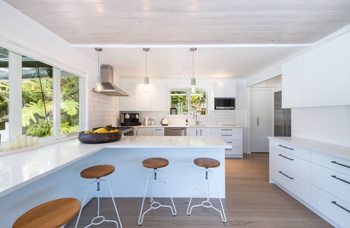 Kawau Island Resort | Kawau Lodge - Kotuku Master Suite plus 5 bedrooms