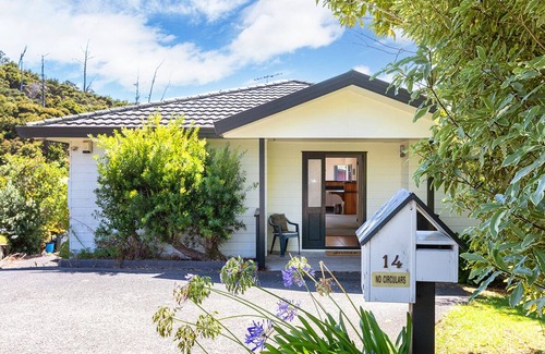 Snells Beach Cottage | Kawau Vista - Snells Beach Holiday Home