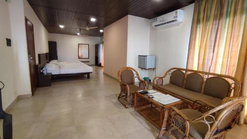 Saunta Vaddo Hotel | Kay's Riverview Resort - Near Baga Beach