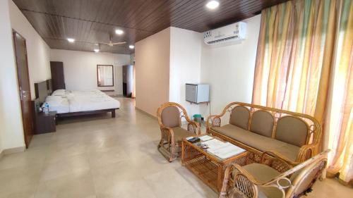 Saunta Vaddo Hotel | Kay's Riverview Resort - Near Baga Beach