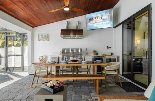 Cape Coral House | Kayaks, Boat Dock, Heated Pool & Spa, Outside Kitchen, Tiki Hut - Villa Pedro - Roelens Vacations