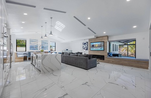 Cape Coral House | Kayaks, Boat Dock, Heated Pool & Spa, Outside Kitchen, Tiki Hut - Villa Pedro - Roelens Vacations