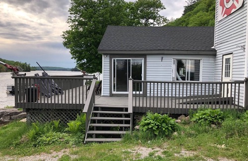 Algonquin Highlands Cottage | KAYAKS, CANOE, PADDLE BOARDS, WIFI,