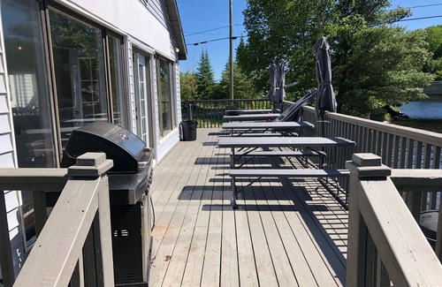 Algonquin Highlands Cottage | KAYAKS, CANOE, PADDLE BOARDS, WIFI,