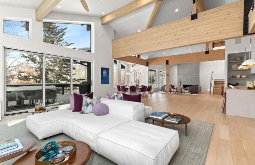 Park City House | KBM Resorts FREE CAR 6 Bedroom Estate Indoor Pool Theater Pool Table PAS-2680