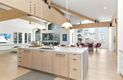 Park City House | KBM Resorts FREE CAR 6 Bedroom Estate Indoor Pool Theater Pool Table PAS-2680