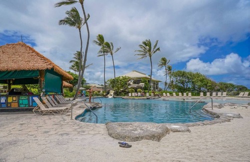 Hanamaulu Apartment | KBR 3204 · Idyllic Yet Simple Oceanfront Resort Stay
