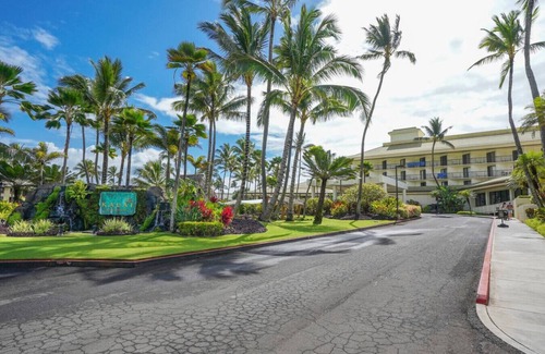 Hanamaulu Apartment | KBR 3204 · Idyllic Yet Simple Oceanfront Resort Stay