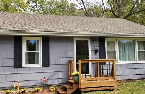 Independence House | KC area 2 private bedroom home!!!