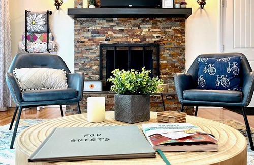 Kansas City House | KC Charmer! King Bed/Soaker Tub/Air Hockey on Quiet Street!
