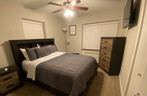 Country Club Plaza Area Apartment | KC Plaza One Bedroom with Gym/Pool/Parking