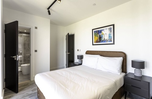 East Acton Apartment | KDR5 - 2 Bedroom 2 Bathroom - King/Twin Single