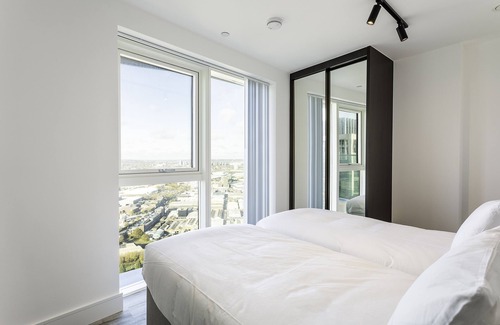 East Acton Apartment | KDR5 - 2 Bedroom 2 Bathroom - King/Twin Single