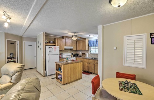 Salem Cottage | Keaton Beach Escape w/Hot Tub < 2 Mi to Shore