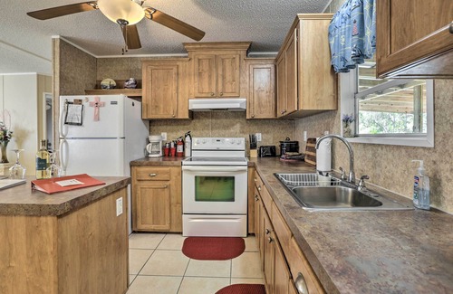 Salem Cottage | Keaton Beach Escape w/Hot Tub < 2 Mi to Shore